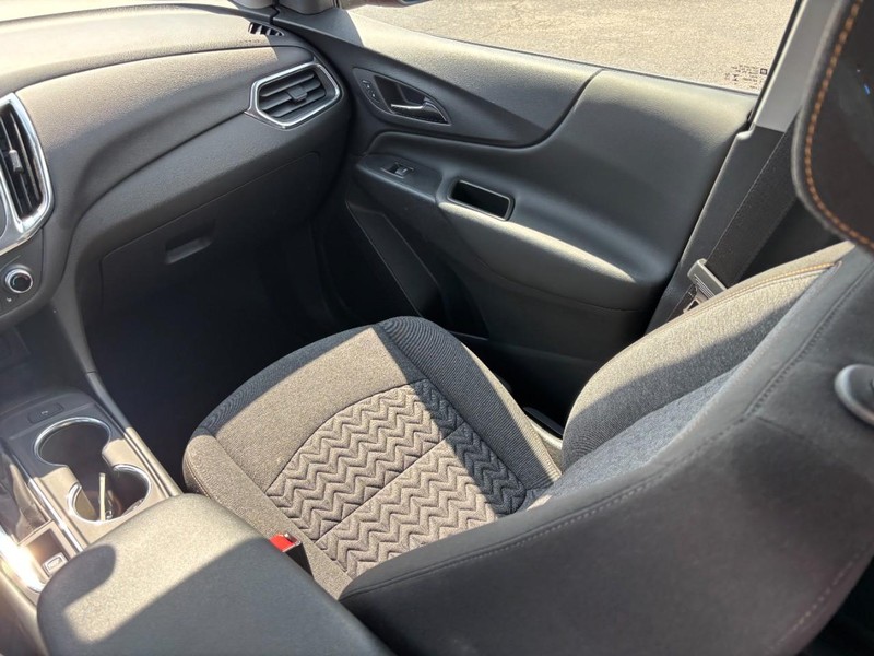 Chevrolet Equinox Vehicle Full-screen Gallery Image 14