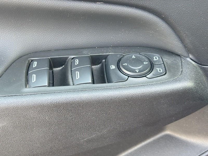 Chevrolet Equinox Vehicle Full-screen Gallery Image 16