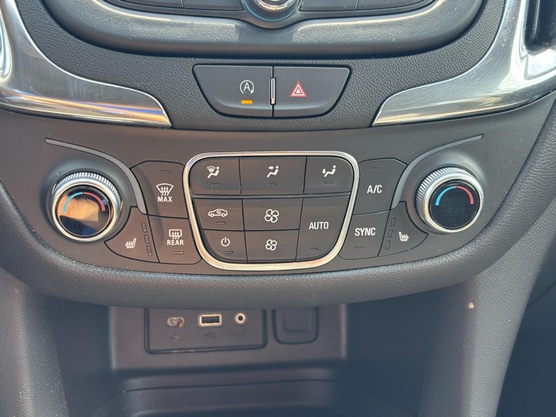 Chevrolet Equinox Vehicle Full-screen Gallery Image 22
