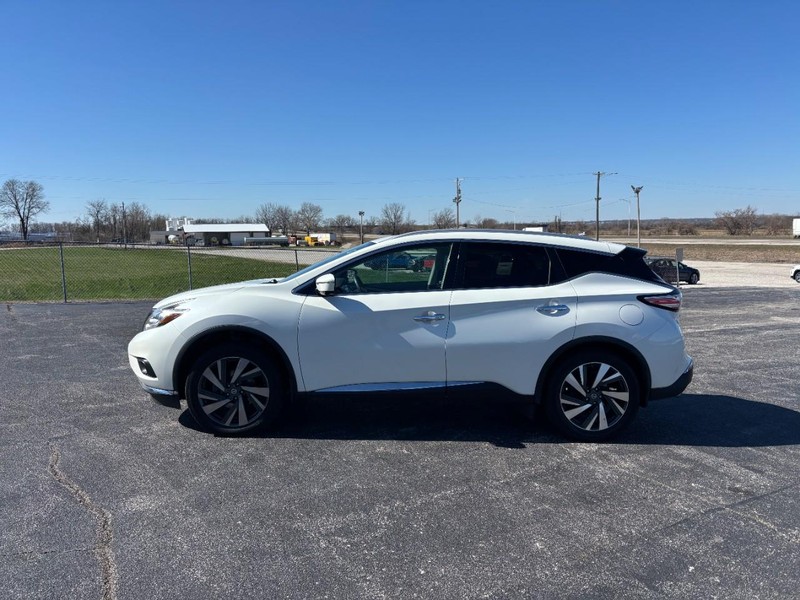 Nissan Murano Vehicle Full-screen Gallery Image 2