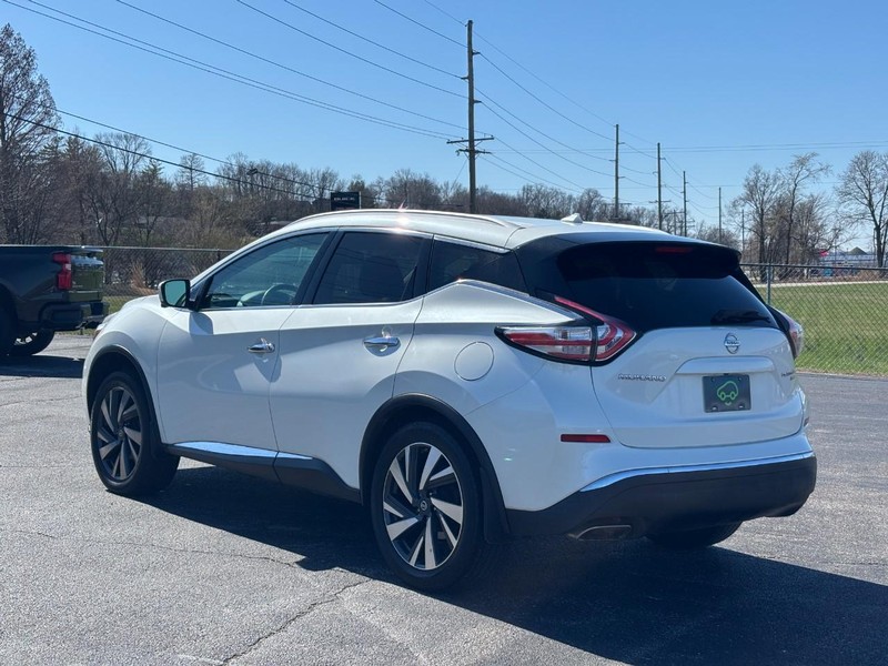Nissan Murano Vehicle Full-screen Gallery Image 3