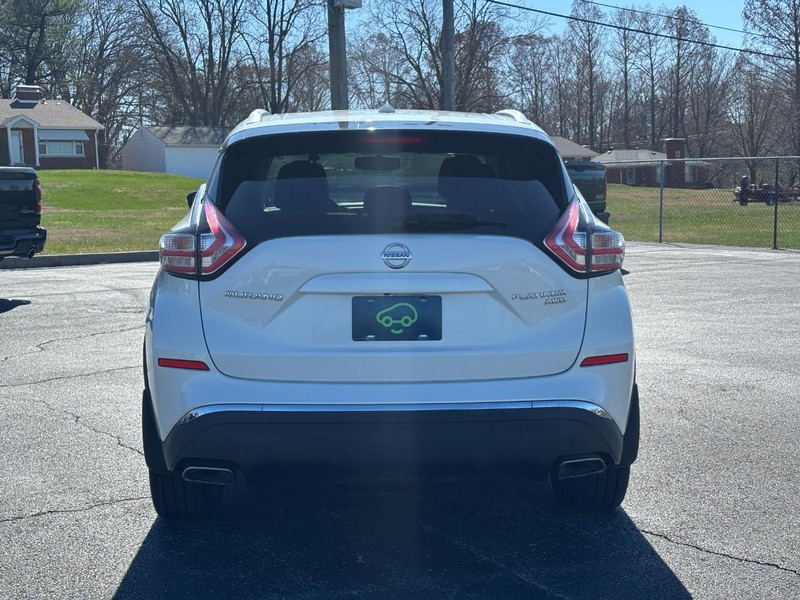 Nissan Murano Vehicle Full-screen Gallery Image 4