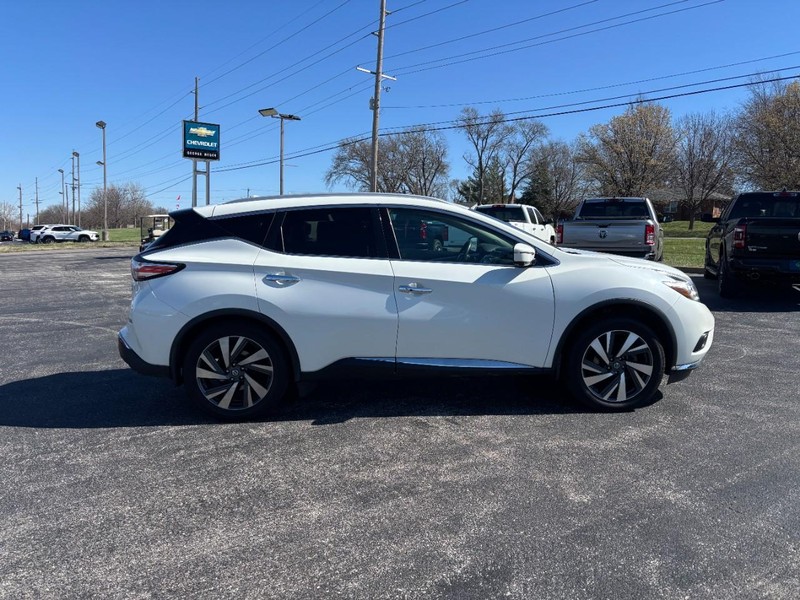 Nissan Murano Vehicle Full-screen Gallery Image 6