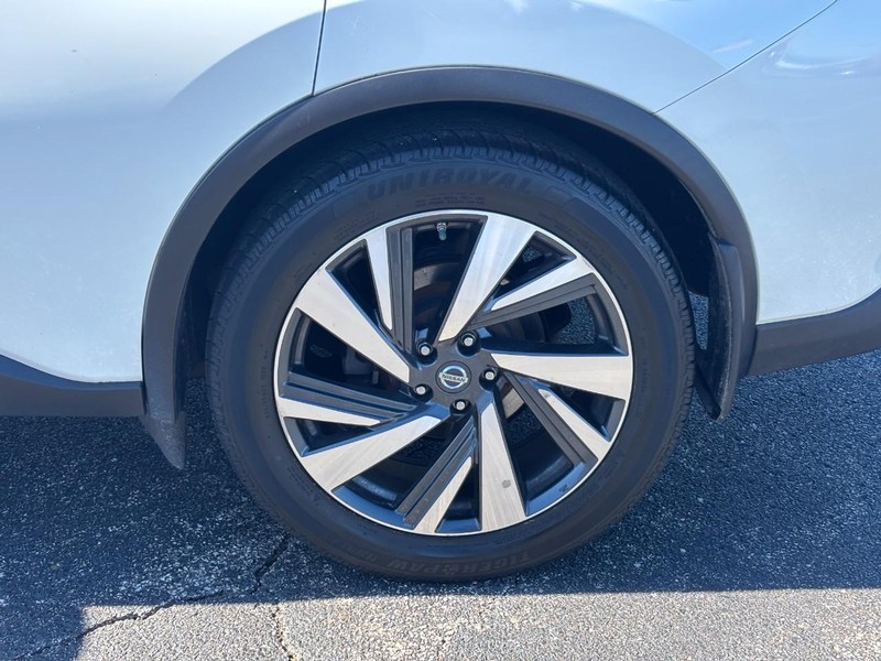 Nissan Murano Vehicle Full-screen Gallery Image 9