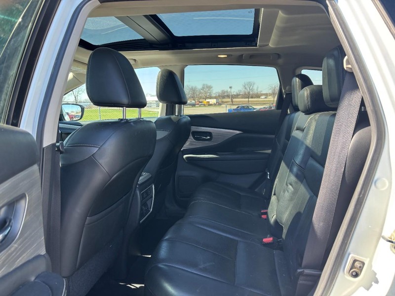 Nissan Murano Vehicle Full-screen Gallery Image 10