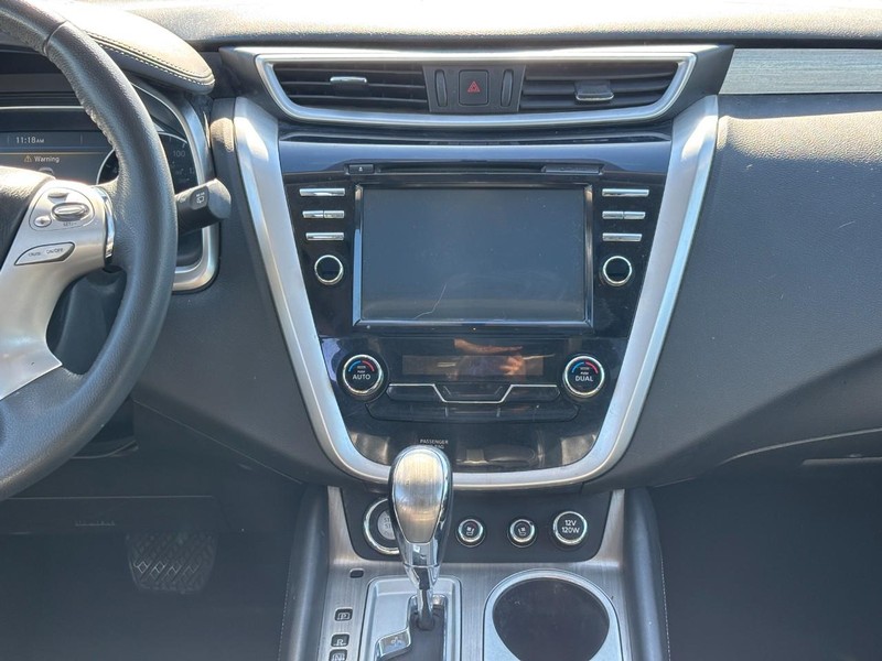 Nissan Murano Vehicle Full-screen Gallery Image 13