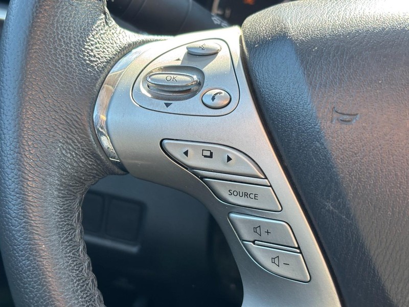 Nissan Murano Vehicle Full-screen Gallery Image 17