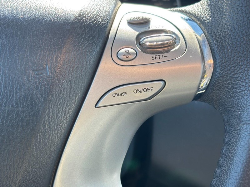 Nissan Murano Vehicle Full-screen Gallery Image 18