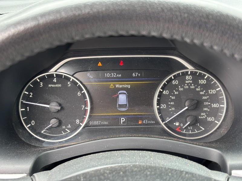 Nissan Murano Vehicle Full-screen Gallery Image 19