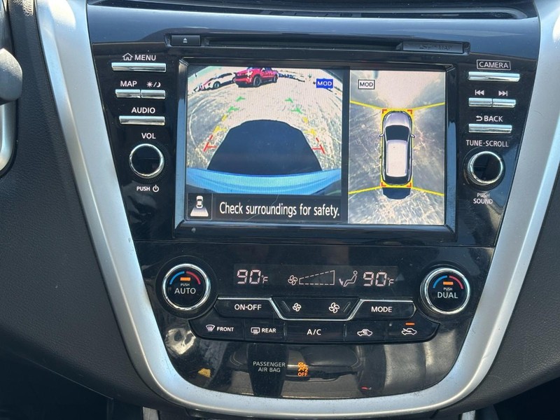 Nissan Murano Vehicle Full-screen Gallery Image 21