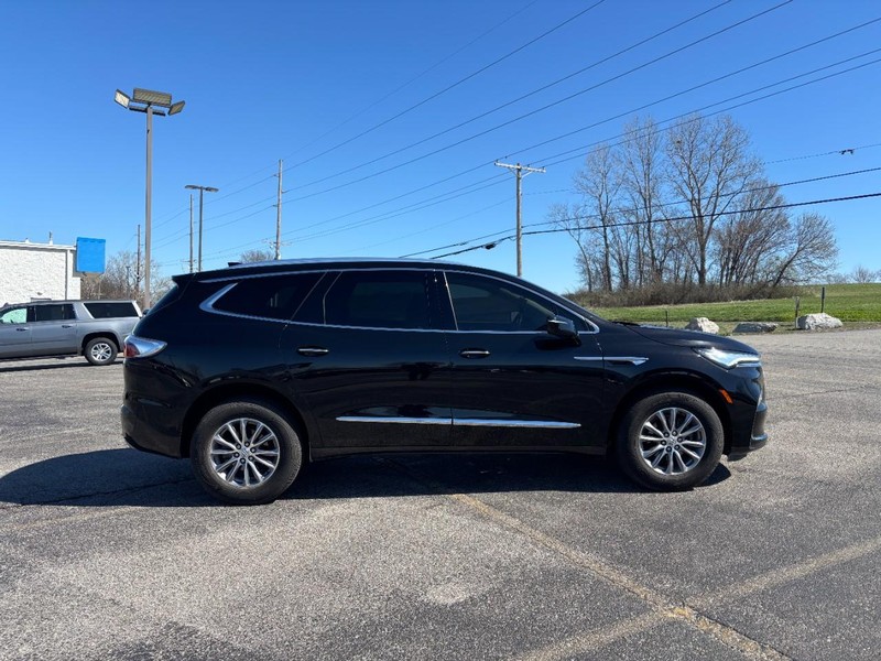Buick Enclave Vehicle Full-screen Gallery Image 06