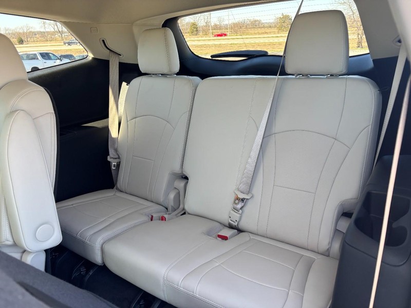 Buick Enclave Vehicle Full-screen Gallery Image 10