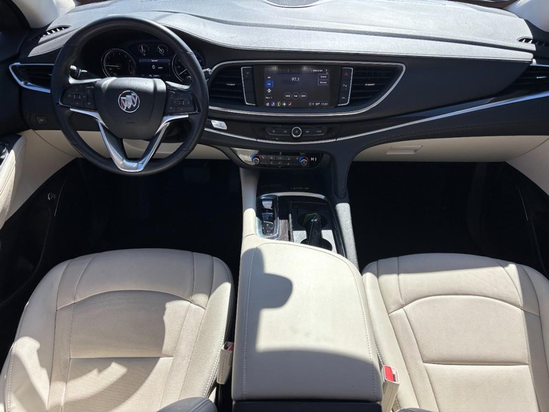 Buick Enclave Vehicle Full-screen Gallery Image 12