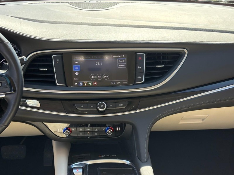 Buick Enclave Vehicle Full-screen Gallery Image 14