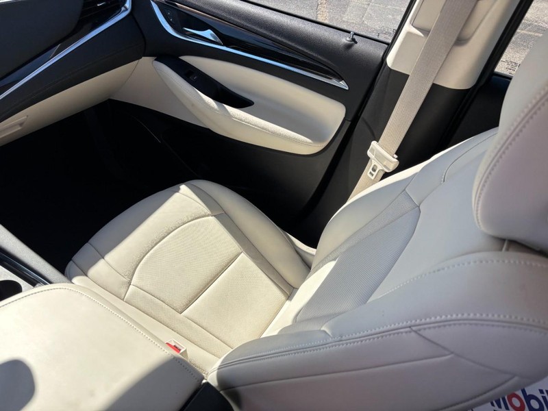 Buick Enclave Vehicle Full-screen Gallery Image 15