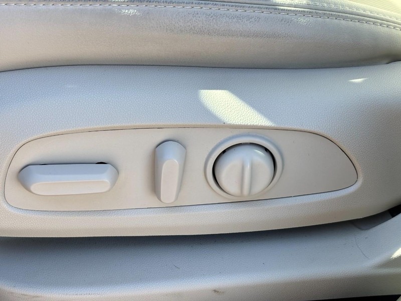 Buick Enclave Vehicle Full-screen Gallery Image 16