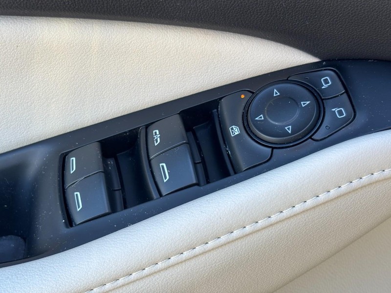 Buick Enclave Vehicle Full-screen Gallery Image 17