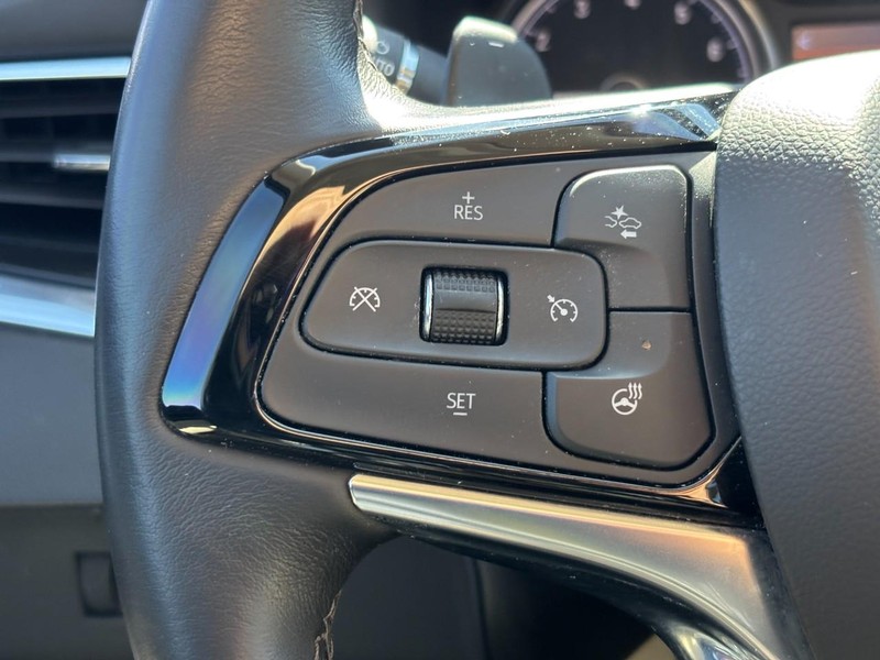 Buick Enclave Vehicle Full-screen Gallery Image 18