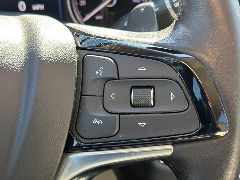 Buick Enclave Vehicle Full-screen Gallery Image 19