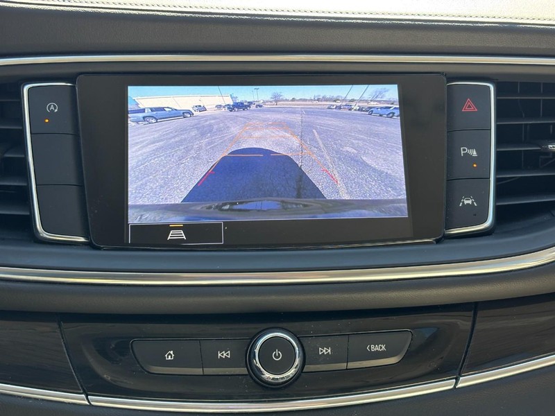 Buick Enclave Vehicle Full-screen Gallery Image 22