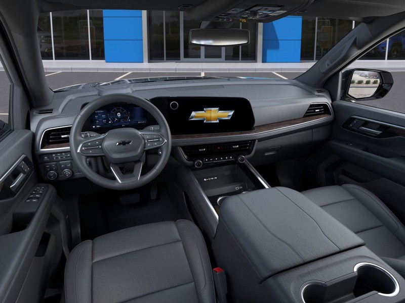 Chevrolet Suburban Vehicle Full-screen Gallery Image 15