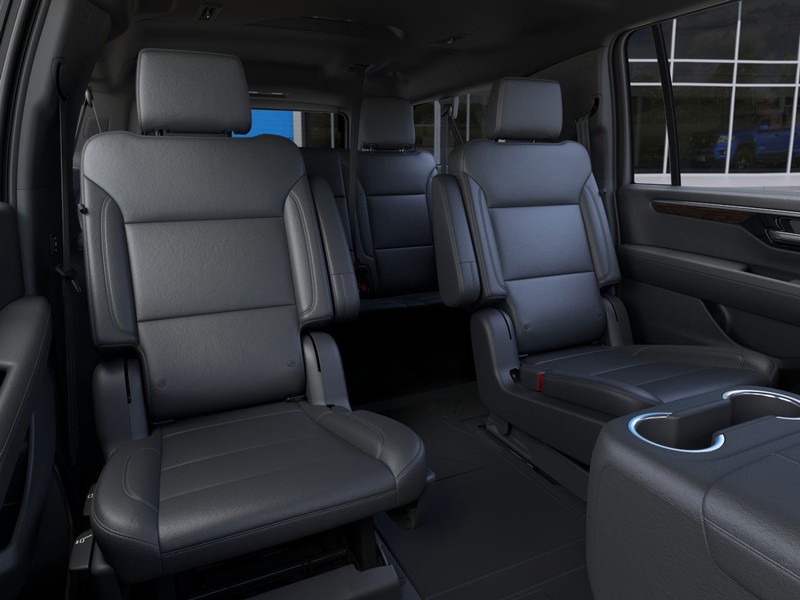 Chevrolet Suburban Vehicle Full-screen Gallery Image 17