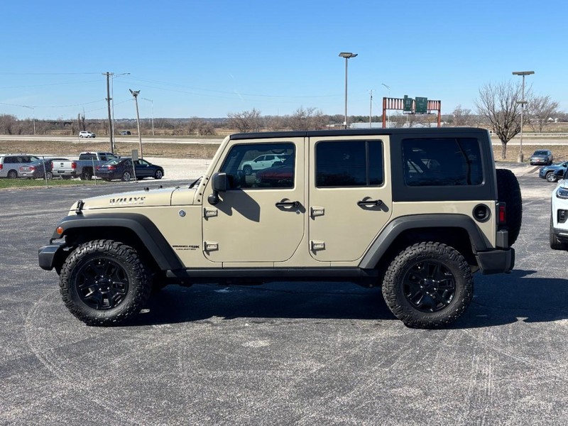 Jeep Wrangler JK Unlimited Vehicle Full-screen Gallery Image 2