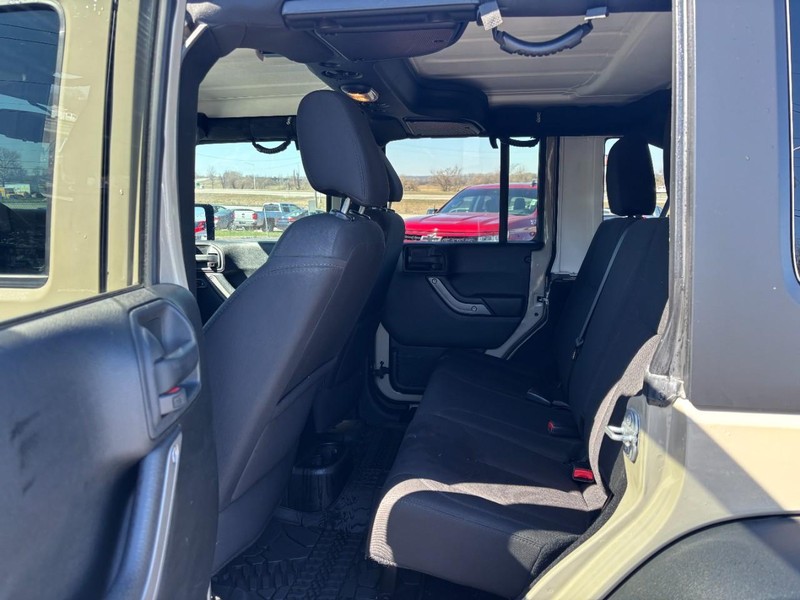 Jeep Wrangler JK Unlimited Vehicle Full-screen Gallery Image 10