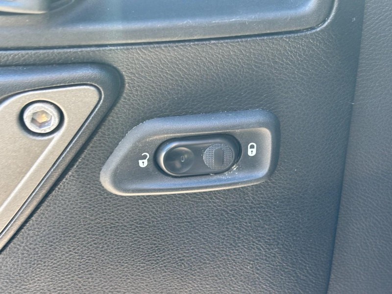 Jeep Wrangler JK Unlimited Vehicle Full-screen Gallery Image 16