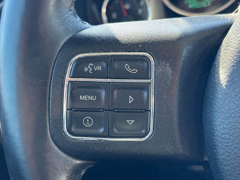 Jeep Wrangler JK Unlimited Vehicle Full-screen Gallery Image 17