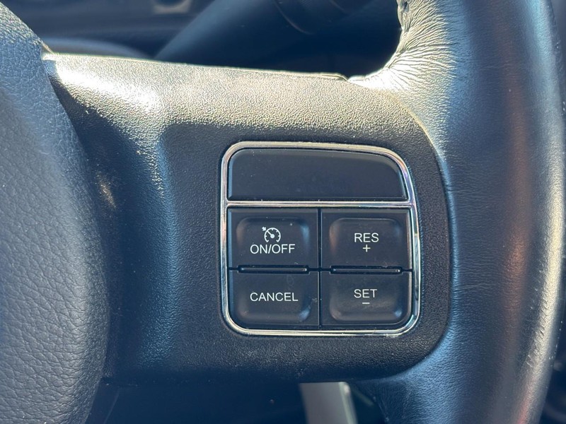 Jeep Wrangler JK Unlimited Vehicle Full-screen Gallery Image 18