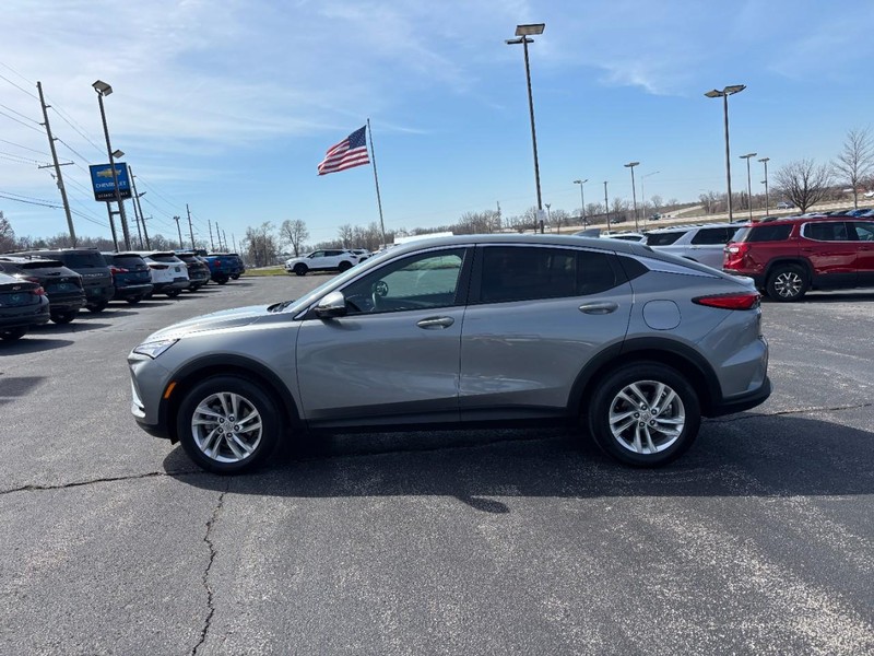 Buick Envista Vehicle Full-screen Gallery Image 02