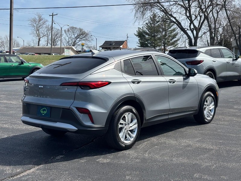 Buick Envista Vehicle Full-screen Gallery Image 05