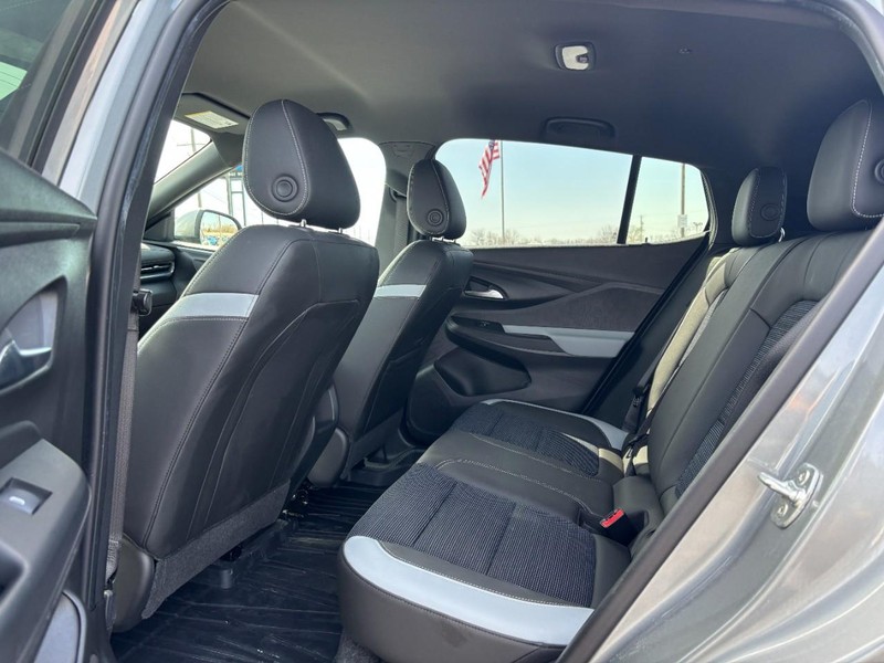 Buick Envista Vehicle Full-screen Gallery Image 10