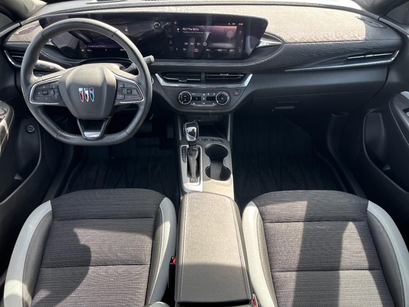 Buick Envista Vehicle Full-screen Gallery Image 11