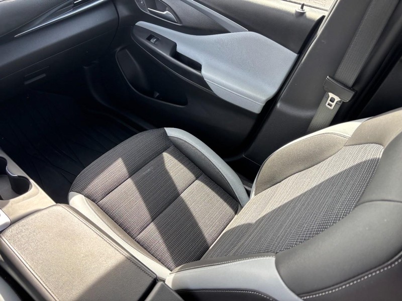 Buick Envista Vehicle Full-screen Gallery Image 14