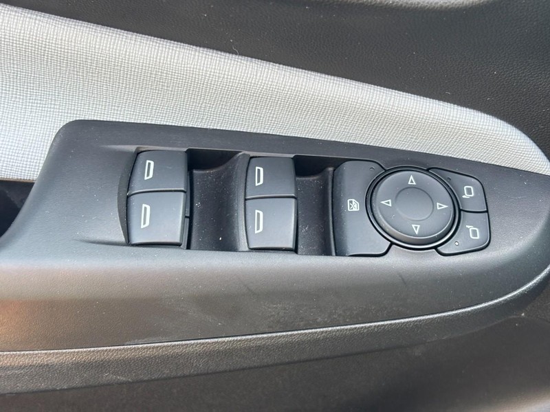 Buick Envista Vehicle Full-screen Gallery Image 16