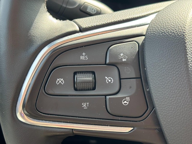 Buick Envista Vehicle Full-screen Gallery Image 17