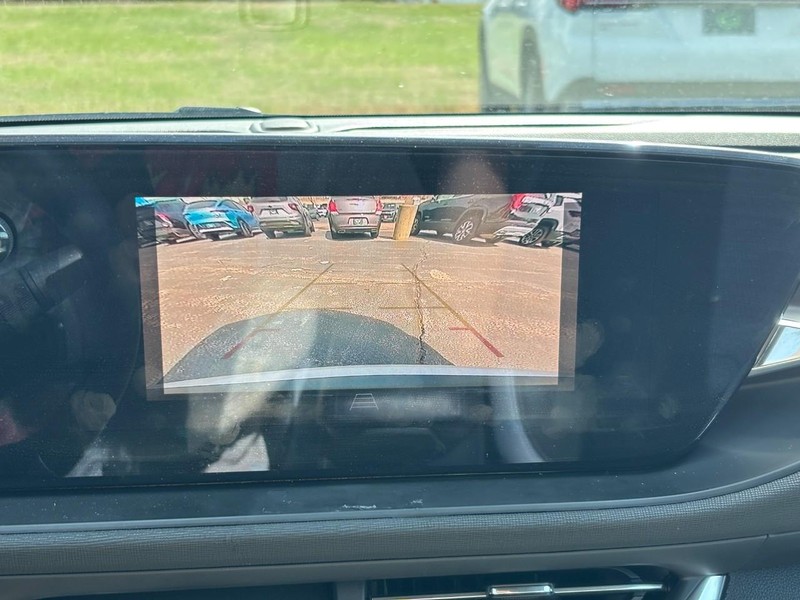 Buick Envista Vehicle Full-screen Gallery Image 21