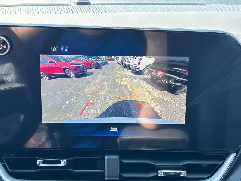 Chevrolet Equinox Vehicle Full-screen Gallery Image 17