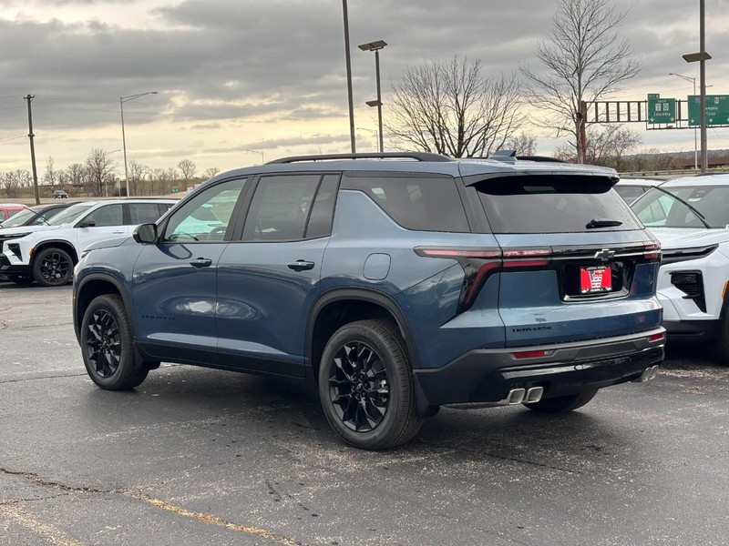 Chevrolet Traverse Vehicle Full-screen Gallery Image 3