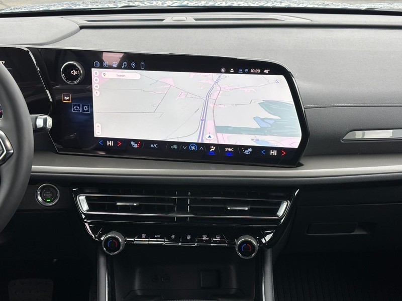 Chevrolet Traverse Vehicle Full-screen Gallery Image 9