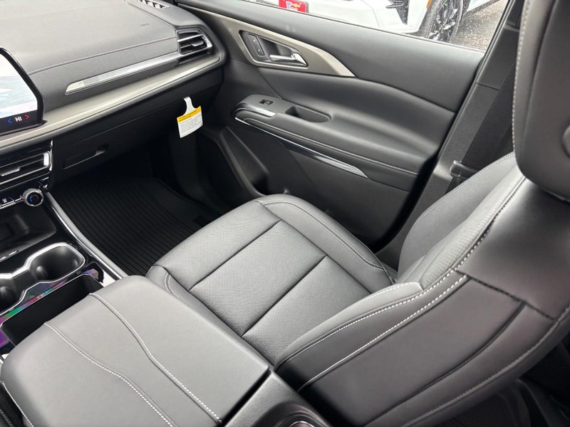 Chevrolet Traverse Vehicle Full-screen Gallery Image 10