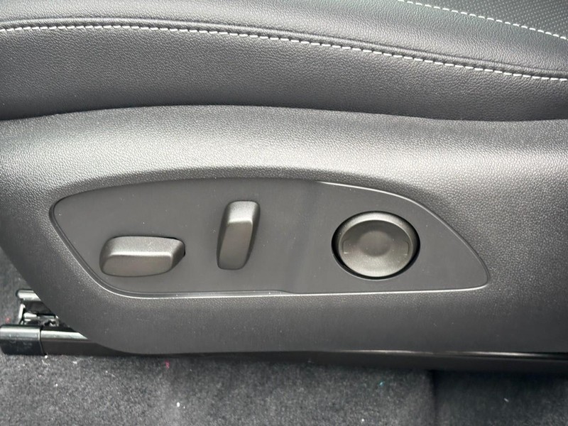 Chevrolet Traverse Vehicle Full-screen Gallery Image 11