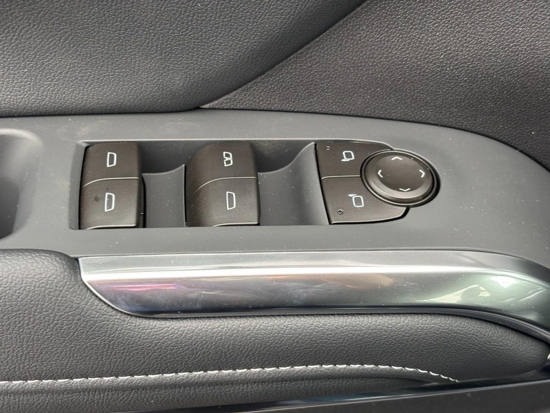Chevrolet Traverse Vehicle Full-screen Gallery Image 12