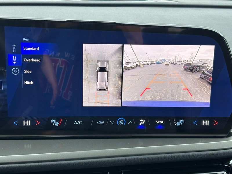 Chevrolet Traverse Vehicle Full-screen Gallery Image 18
