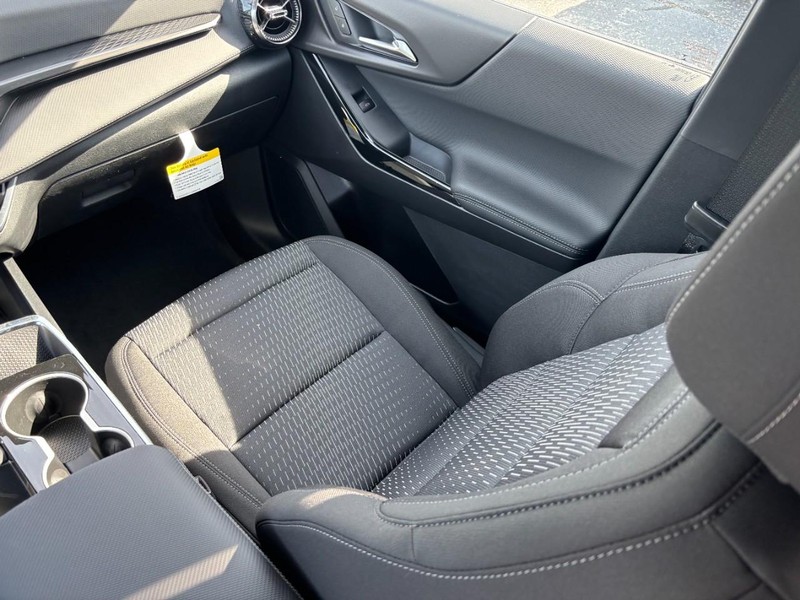 Chevrolet Equinox Vehicle Full-screen Gallery Image 9