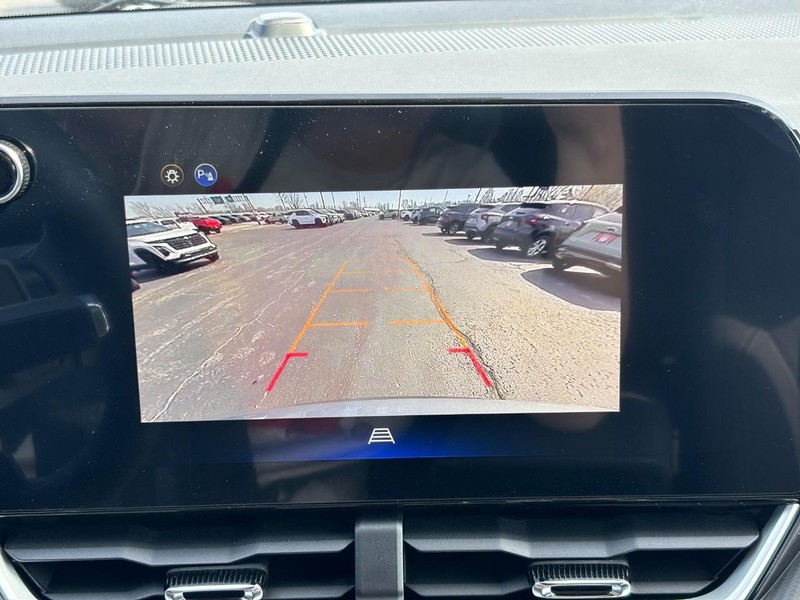 Chevrolet Equinox Vehicle Full-screen Gallery Image 17