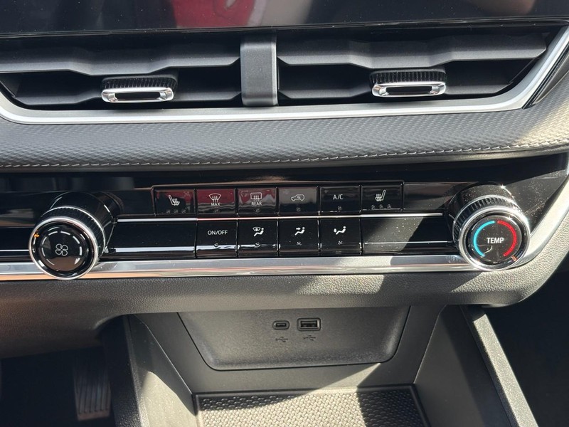 Chevrolet Equinox Vehicle Full-screen Gallery Image 18