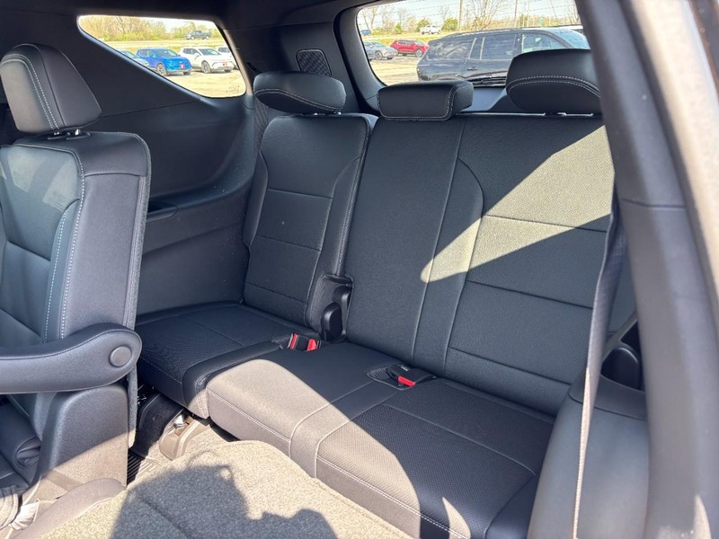 Chevrolet Traverse Vehicle Full-screen Gallery Image 5